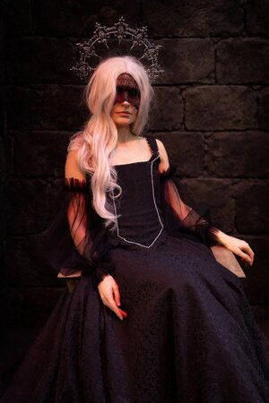 female-despotic-tyrant-from-the-dominion-of-darkness-cosplay-v0-u5l9h33tddug1.jpg